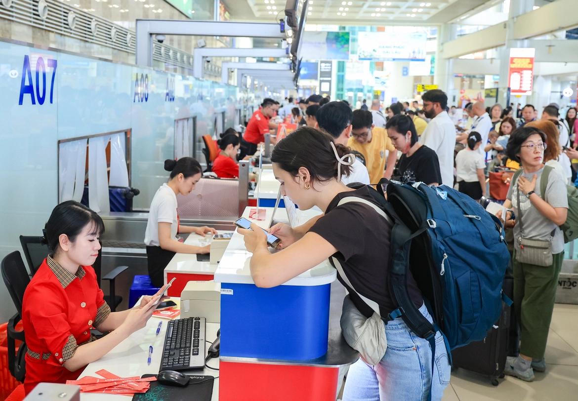 Hoạt động vận tải hàng không Việt Nam tăng trưởng cao cả về lượng khách và hàng hóa