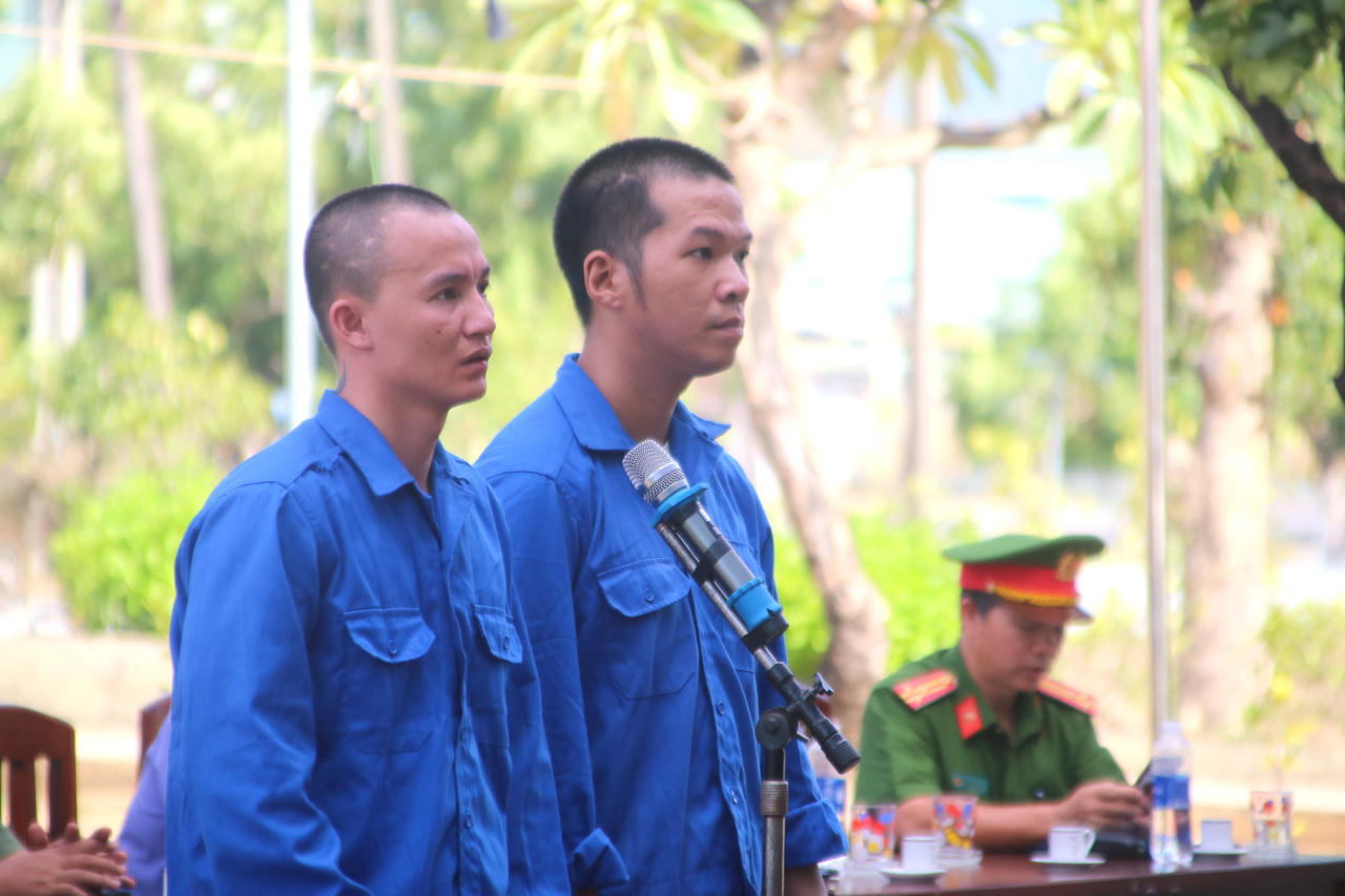 Các bị cáo tại phiên tòa xét xử. (Ảnh: Đình Phùng)