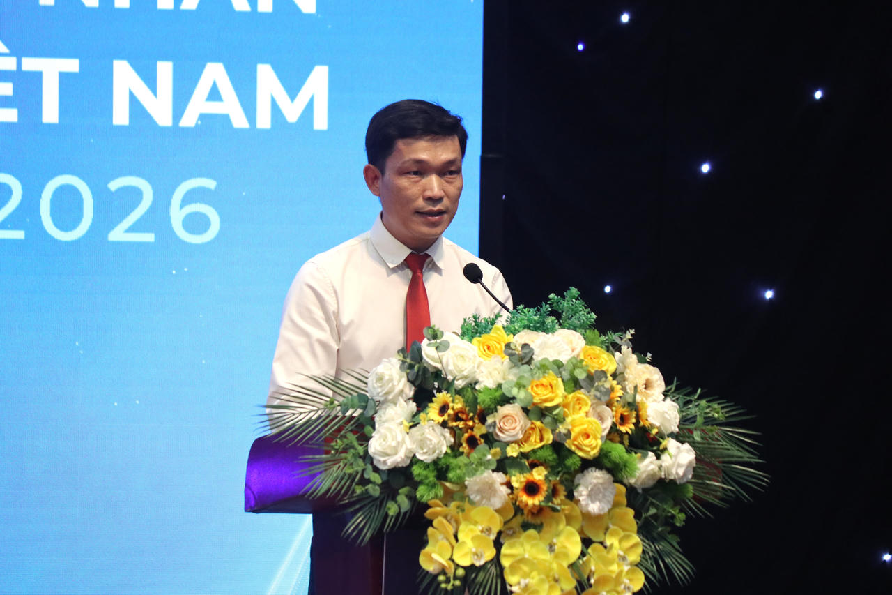 Ông Nguyễn Hữu Thành - Giám Đốc Ngân hàng TMCP Tiên Phong (TP Bank) - Phó Chủ Tịch Hội Doanh Nhân trẻ Ninh Bình phát biểu tham luận tại hội nghị