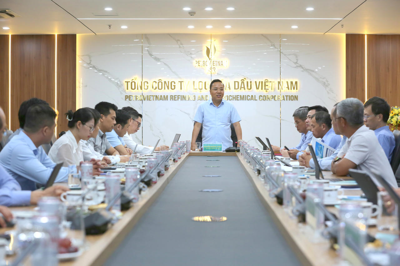 Thứ trưởng Bộ Công Thương Nguyễn Hoàng Long phát biểu chỉ đạo tại buổi làm việc.