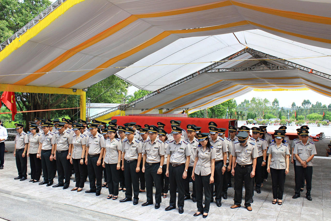 Thi hành án dân sự tỉnh Phú Thọ dâng hương tưởng niệm các Anh hùng liệt sĩ: Tri ân để tiếp nối trách nhiệm