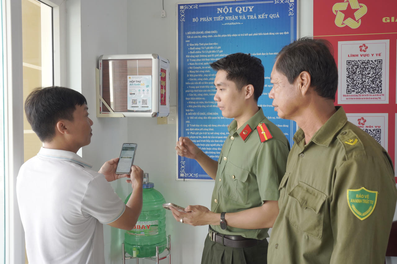 Mô hình "Hộp thư an ninh số" của Công an xã Tạ An Khương mở thêm kênh tiếp nhận, xử lý phản ánh, kiến nghị của người dân trên môi trường số (Ảnh: Hữu Đệ).
