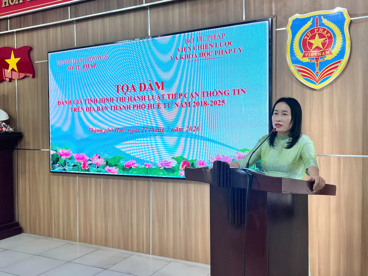 Giám đốc Sở Tư pháp TP Huế Nguyễn Thị Châu  phát biểu tại buổi tọa đàm. (Ảnh: Trang Nhung) 