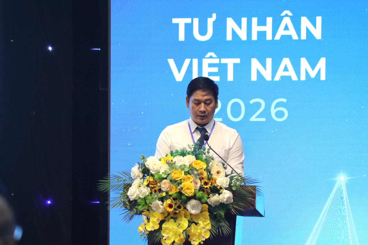 Ông Phạm Kiên Cường - Phó Chủ Tịch Hội Doanh Nhân trẻ Ninh Bình phát biểu tham luận tại hội nghị