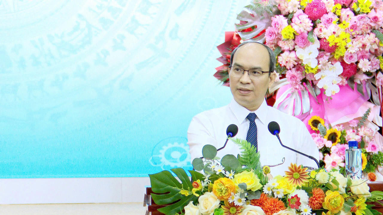 Đồng chí Phạm Văn Đức, Phó Bí thư Thường trực Đảng ủy xã Thư Lâm phát biểu chỉ đạo tại hội nghị.