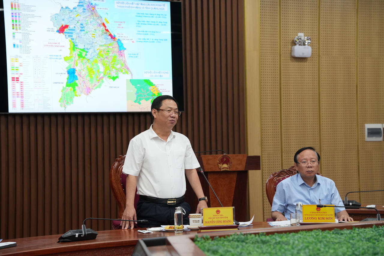 Ông Nguyễn Công Hoàng, Phó Chủ tịch UBND tỉnh Quảng Ngãi cho biết, việc xây dựng Đề án cần được triển khai khẩn trương, bài bản, có tầm nhìn dài hạn để hiện thực hóa chủ trương liên kết phát triển vùng của Trung ương (ảnh Vân Anh)