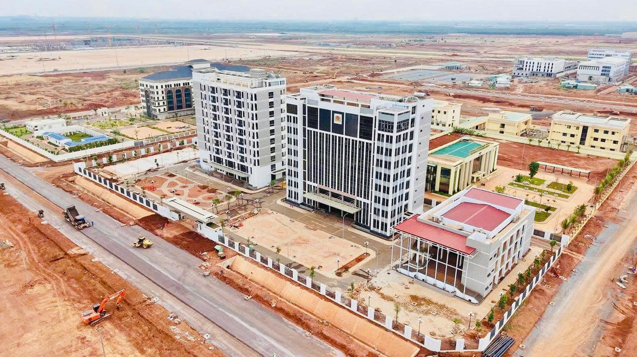 Trụ sở các cơ quan quản lý nhà nước tại sân bay Long Thành đang được hoàn thiện. Ảnh: Duy Khương