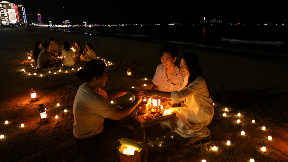 Dạ tiệc ánh sáng biển (19h – 22h) tại bãi biển phía Bắc, công viên Biển Đông