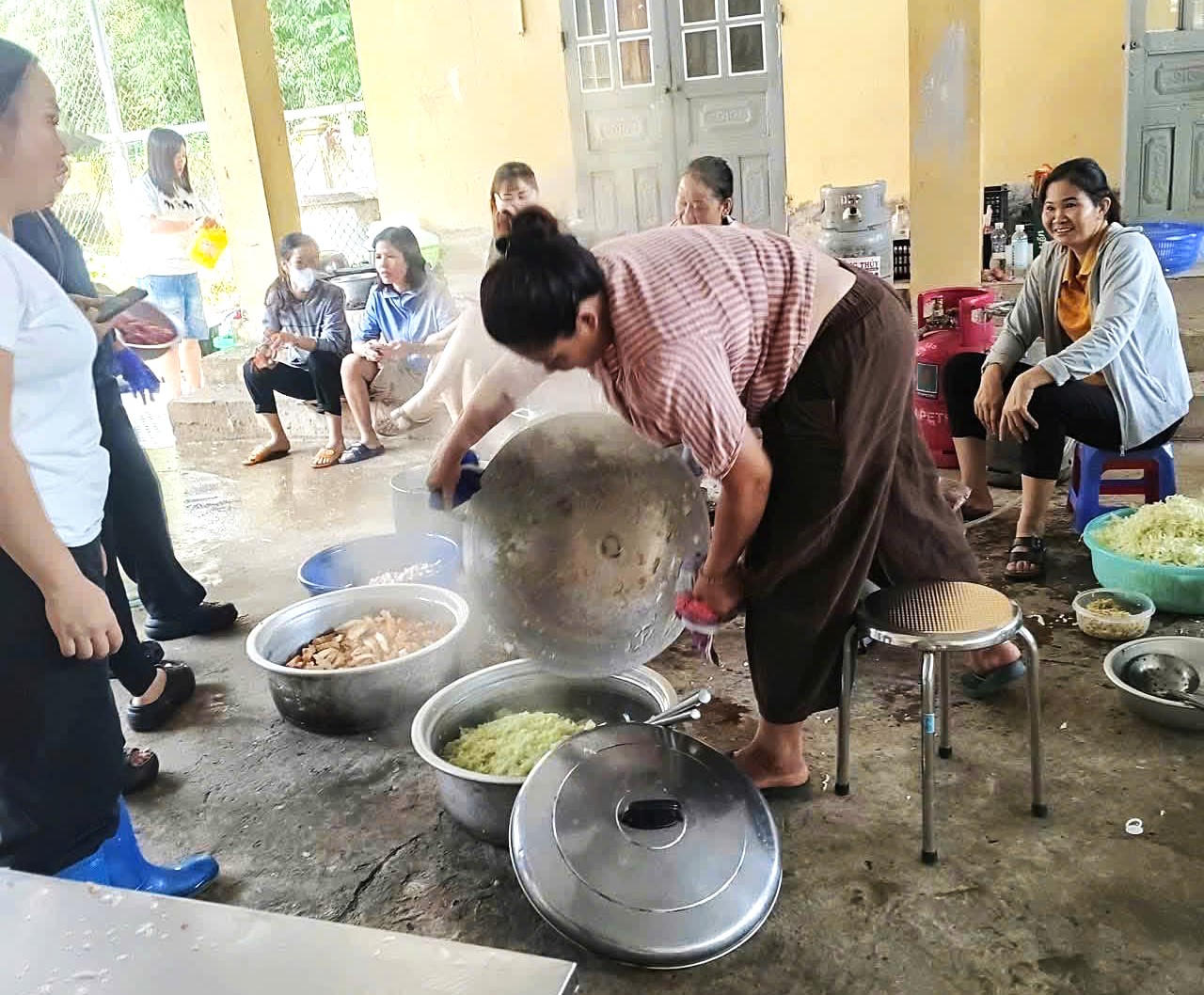 Sự đồng hành của các doanh nghiệp, địa phương cùng các tổ chức, cá nhân không chỉ mang ý nghĩa về vật chất mà còn là nguồn động viên tinh thần to lớn, tiếp thêm niềm tin để người dân vùng lũ Lai Châu sớm vượt qua mất mát, 
