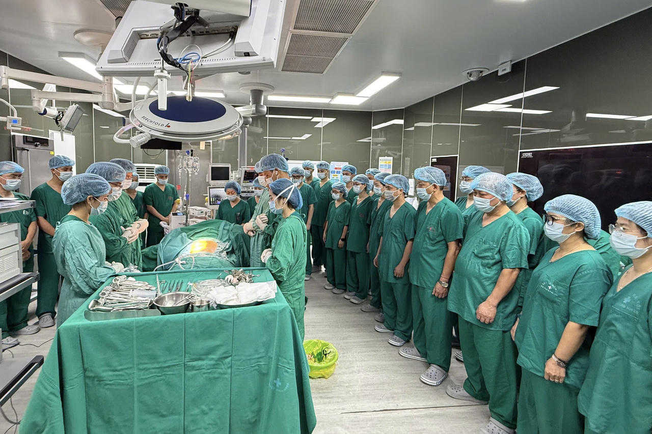Món quà vô giá của người đàn ông thắp lên hy vọng cho ba cuộc đời