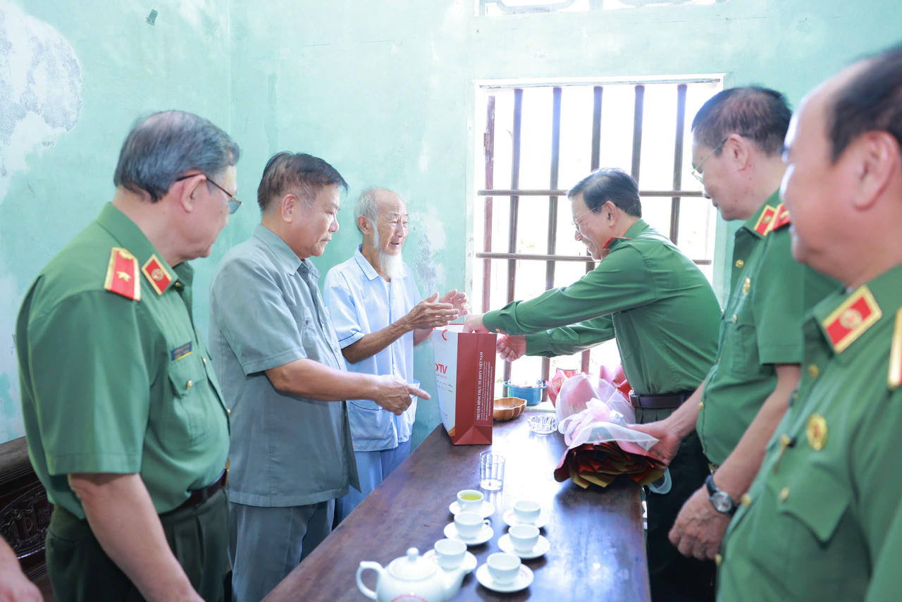 Tháng Bảy nghĩa tình trên quê hương Nga An