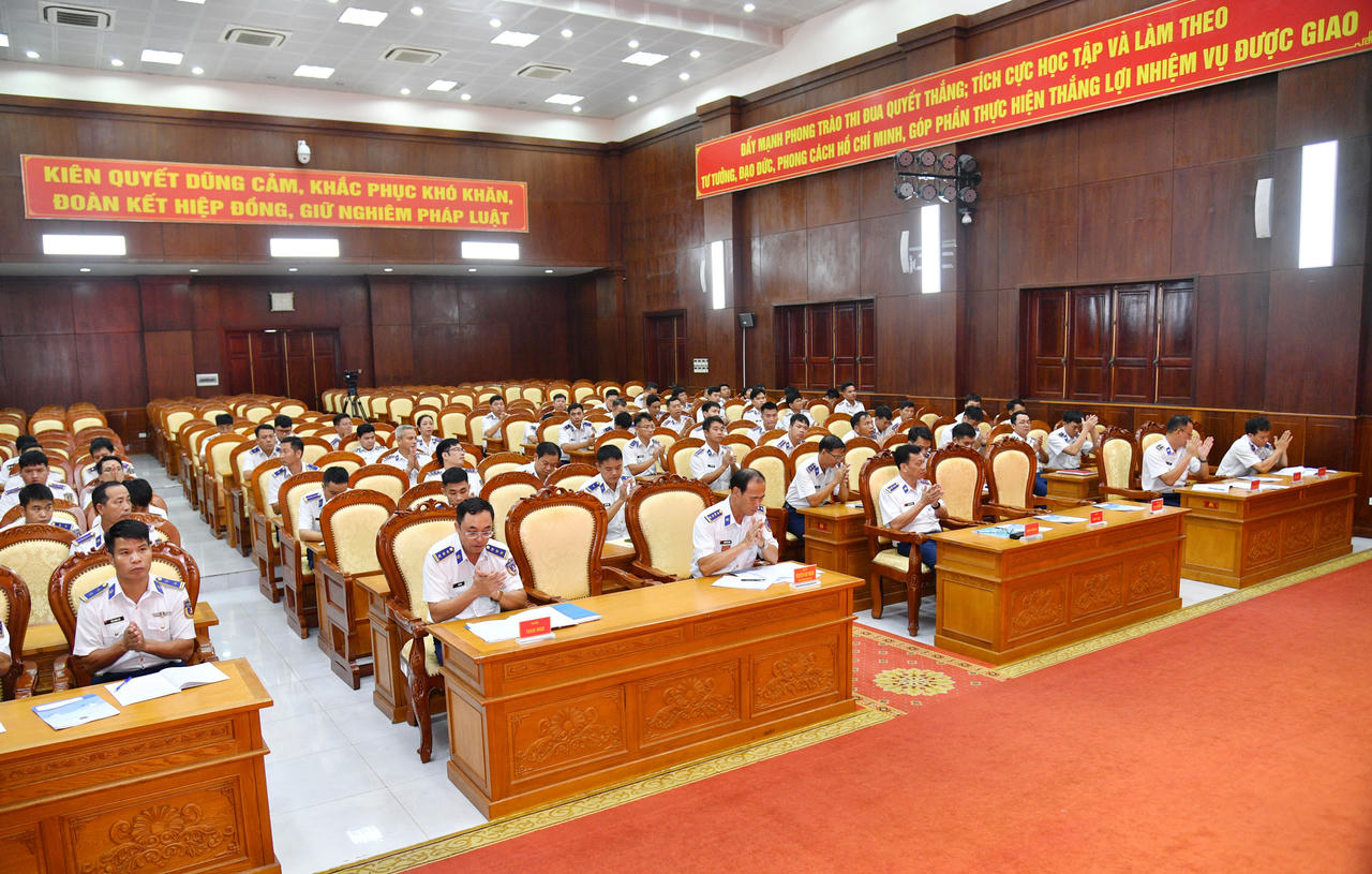 Các đại biểu tham dự bế mạc.