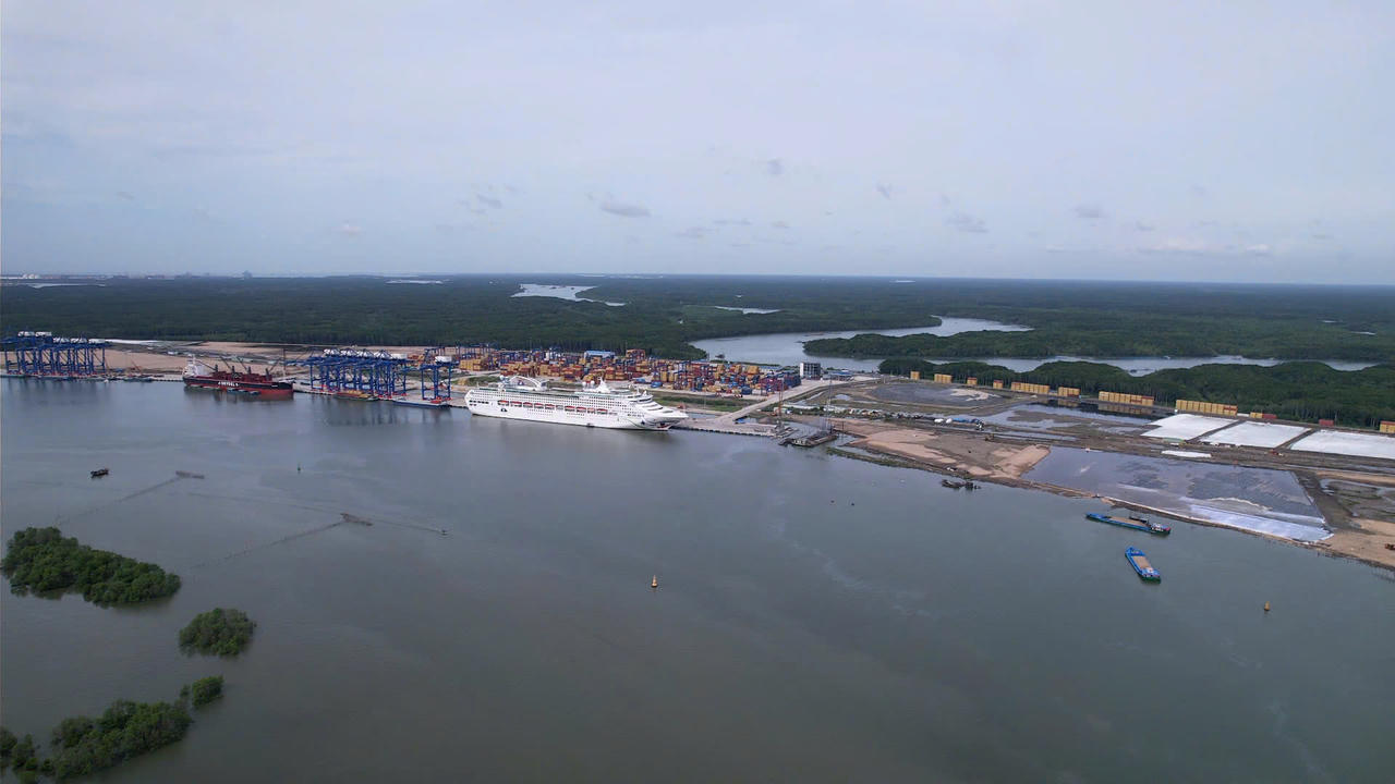 Đồng Nai đề xuất đầu tư cảng Trị An và nâng tĩnh không các cầu để phát triển vận tải thủy. Ảnh: D.K.