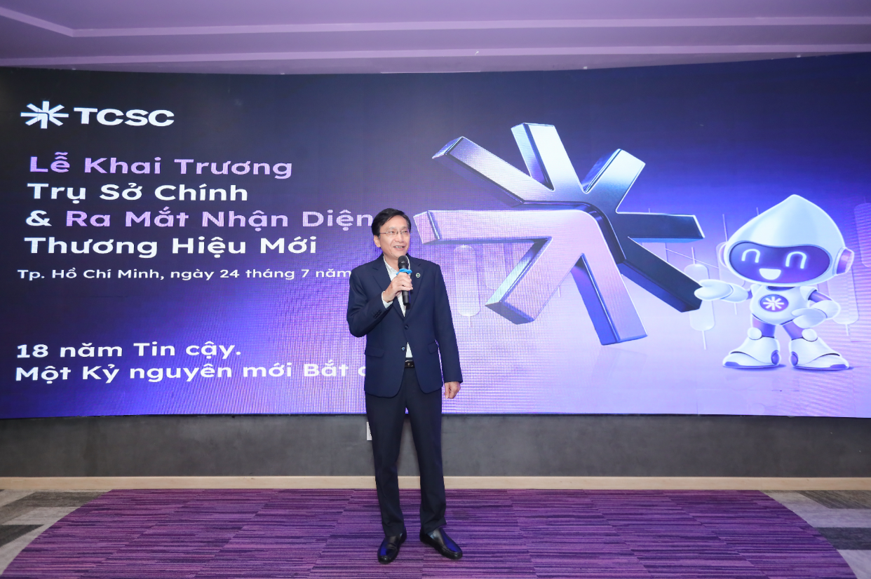 Ông Lê Nhị Năng - Vụ trưởng, Trưởng cơ quan đại diện Ủy Ban Chứng Khoán Nhà nước phía Nam phát biểu tại buổi lễ.