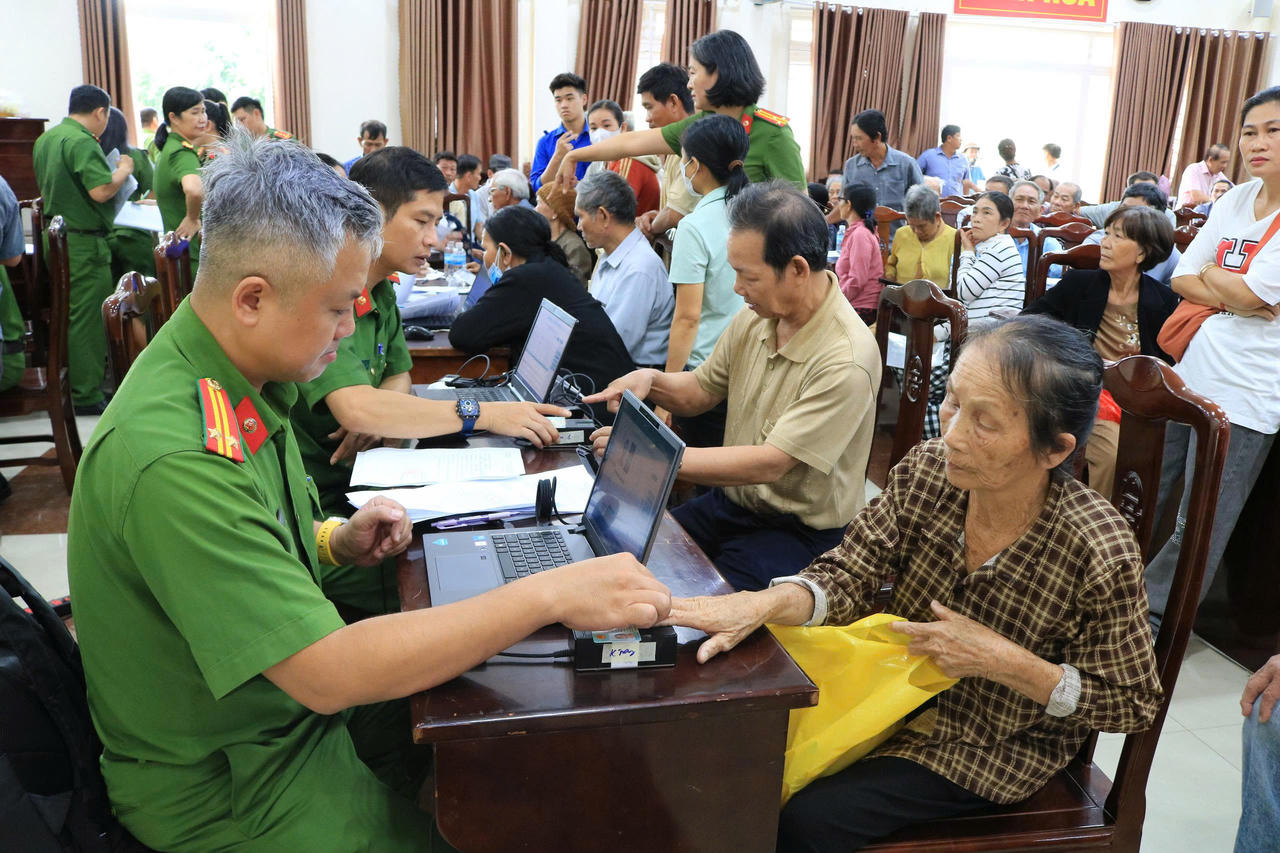 Thu mẫu ADN cho thân nhân liệt sĩ chưa xác định tên tại Khánh Hòa 