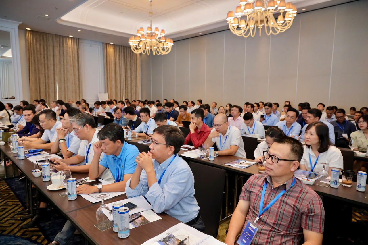 Các đại biểu tham dự hội thảo.