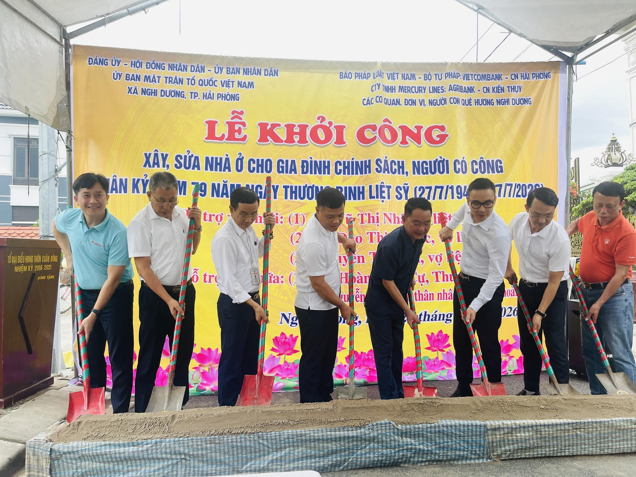 Báo Pháp luật Việt Nam cùng các đơn vị đồng hành khởi công xây sửa 5 nhà tình nghĩa tại Hải Phòng