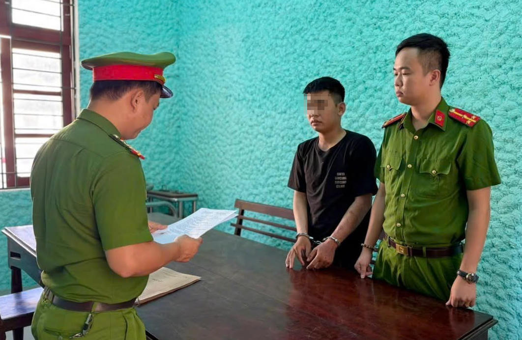 Khởi tố nam thanh niên rượt chém bạn nhậu, gây náo loạn làng quê