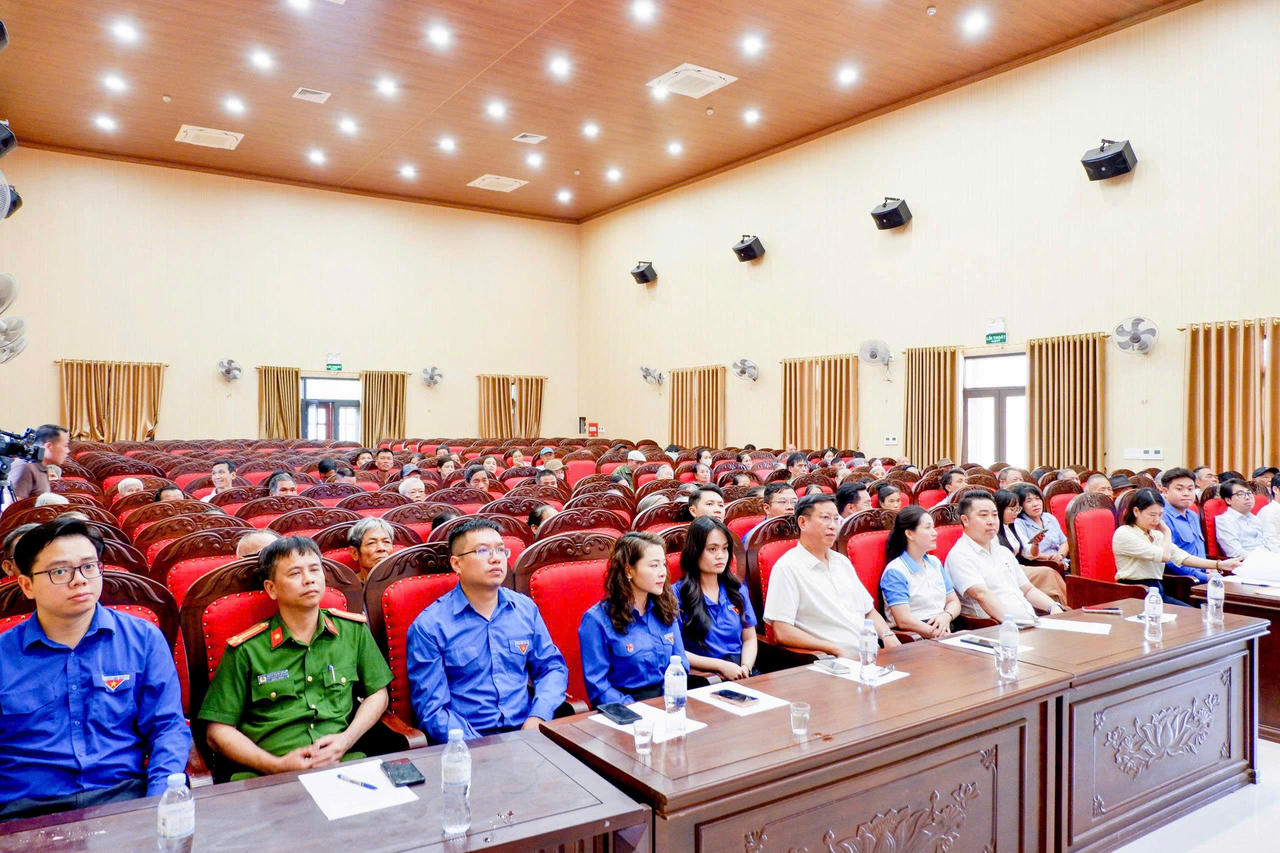 Tuổi trẻ Bộ Tư ph&aacute;p tri &acirc;n người c&oacute; c&ocirc;ng với c&aacute;ch mạng tại x&atilde; Văn Giang, tỉnh Hưng Y&ecirc;n
