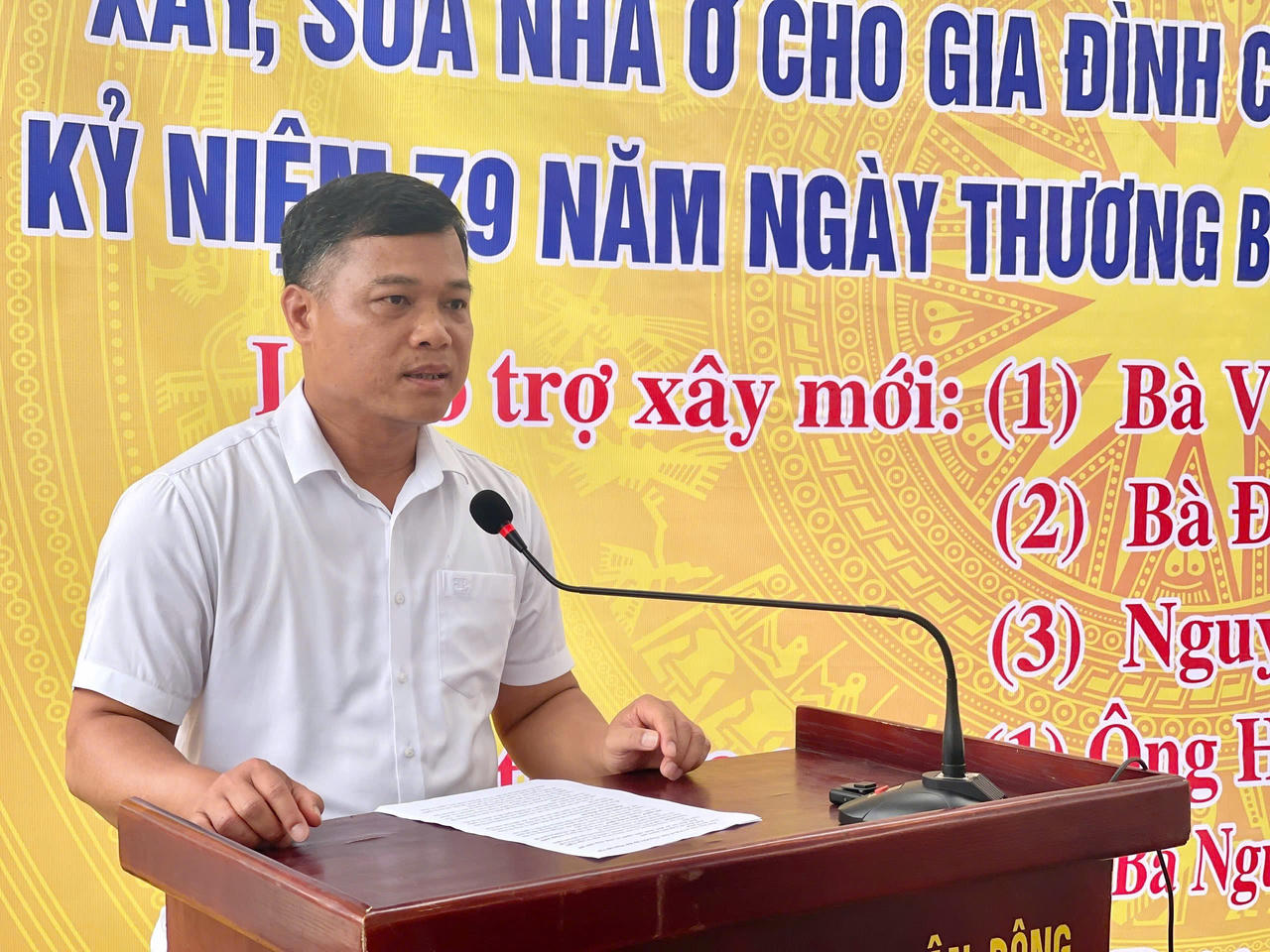 Ông Lương Văn Công, Bí thư Đảng ủy, Chủ tịch HĐND xã Nghi Dương phát biểu tại lễ khởi công.