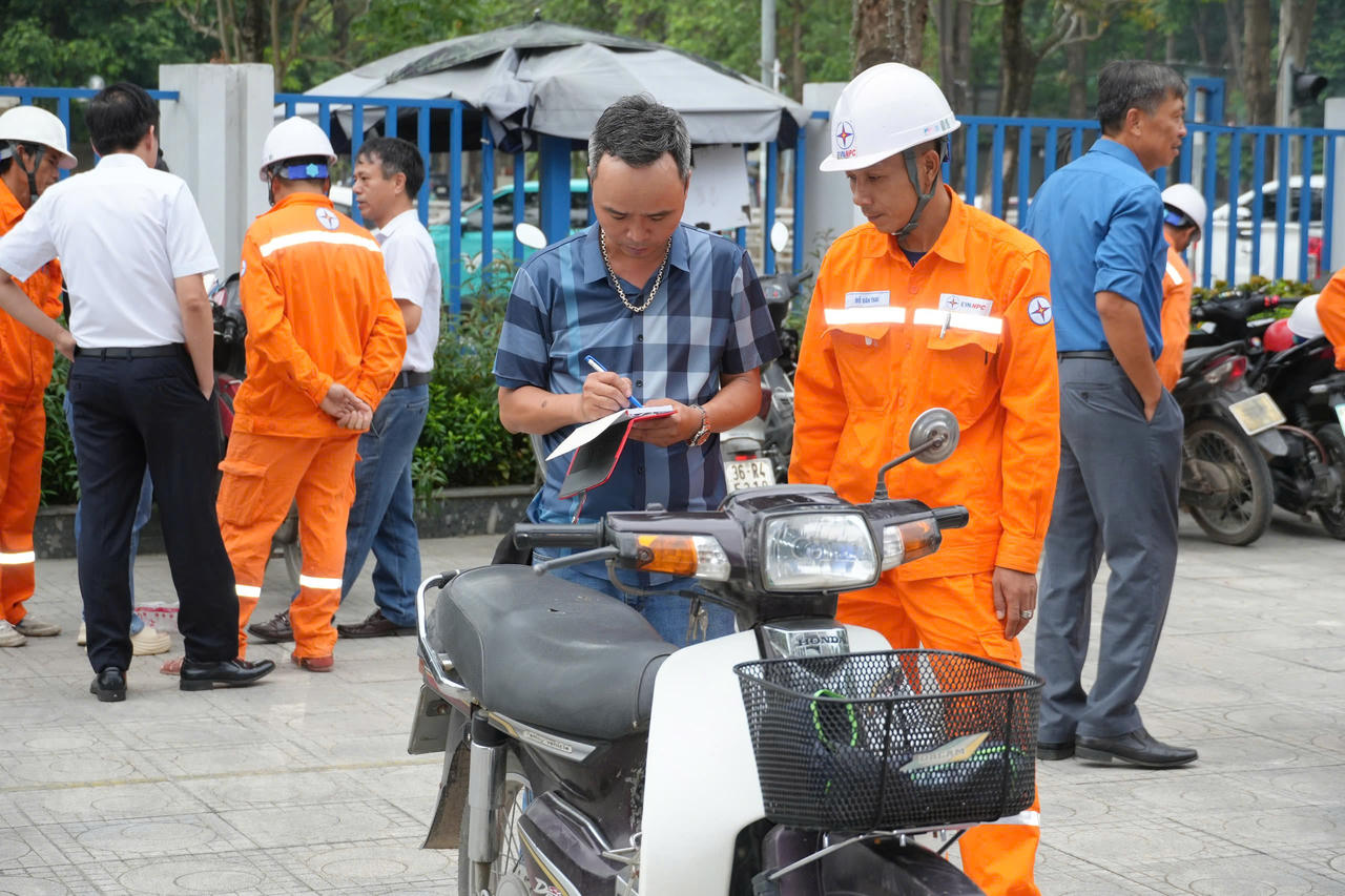 Hoạt động thiết thực này thể hiện sự quan tâm của lãnh đạo chuyên môn và tổ chức Công đoàn đối với người lao động.