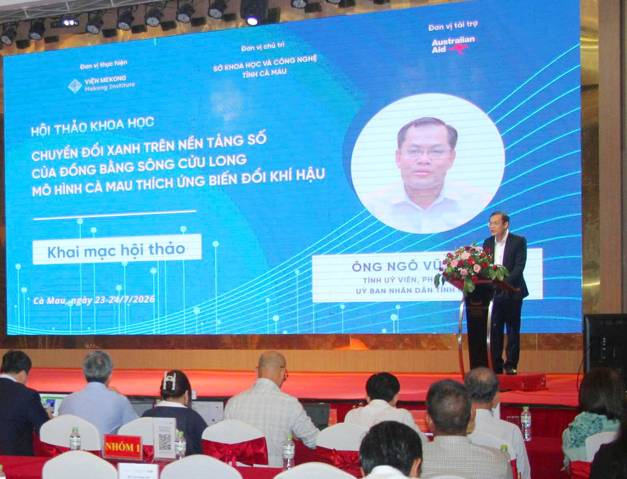 Ông Ngô Vũ Thăng - Phó Chủ tịch UBND tỉnh Cà Mau, phát biểu tại hội thảo, khẳng định chuyển đổi xanh trên nền tảng số là xu thế tất yếu đối với các quốc gia, địa phương và doanh nghiệp (Ảnh: Trọng Nghĩa).