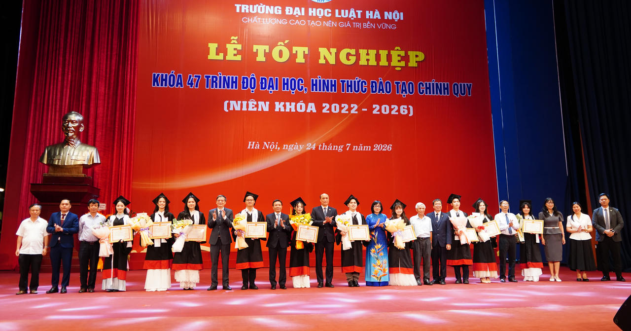 Trường Đại học Luật Hà Nội: Bế giảng Khoá 47 hệ Đại học chính quy