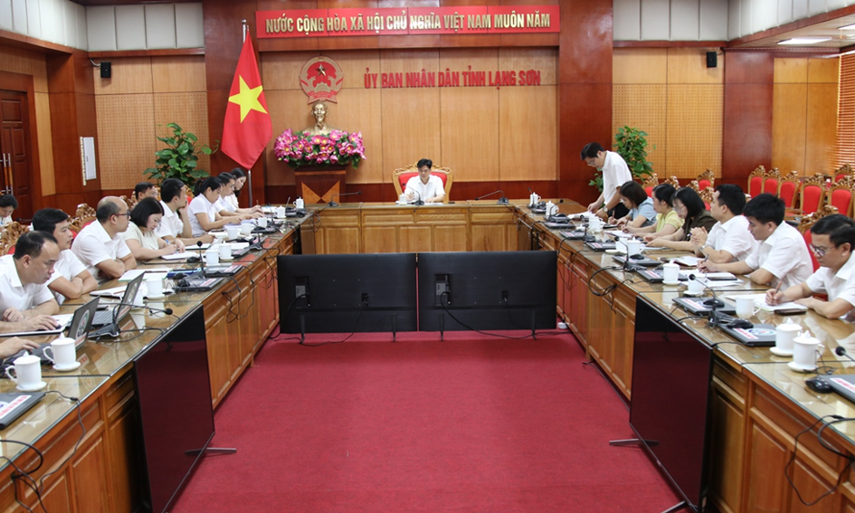 Quang cảnh một cuộc họp giao ban hàng tháng của Văn phòng UBND tỉnh