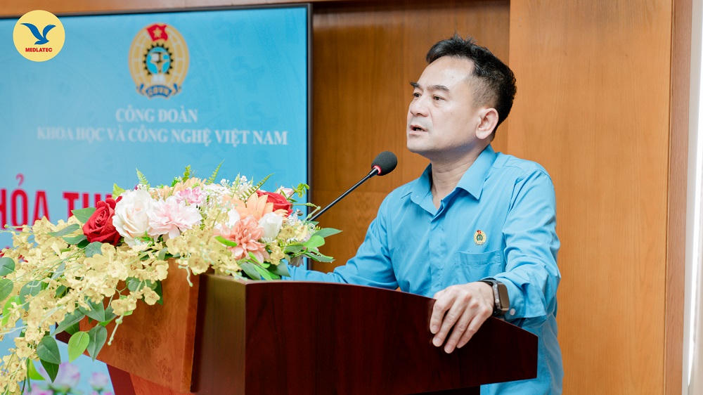 Ông Nguyễn Văn Quyết - Phó Tổng Giám đốc, Chủ tịch Công đoàn MEDLATEC GROUP chia sẻ tại buổi lễ.