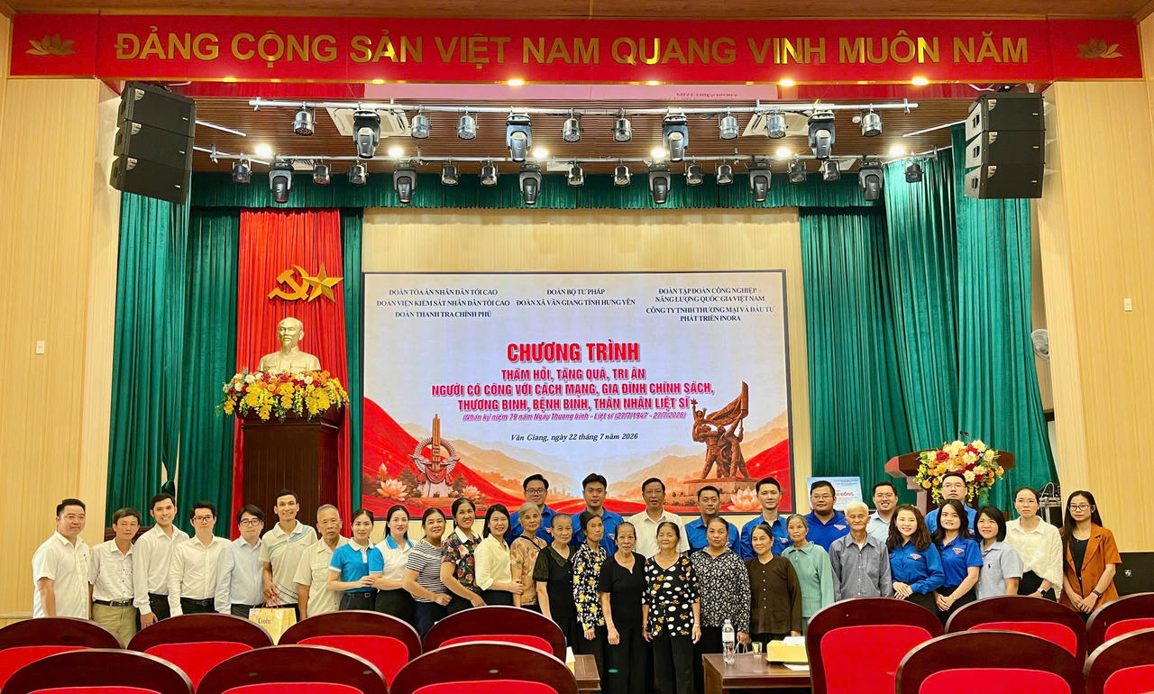 Tuổi trẻ Bộ Tư pháp tri ân người có công với cách mạng tại xã Văn Giang, tỉnh Hưng Yên