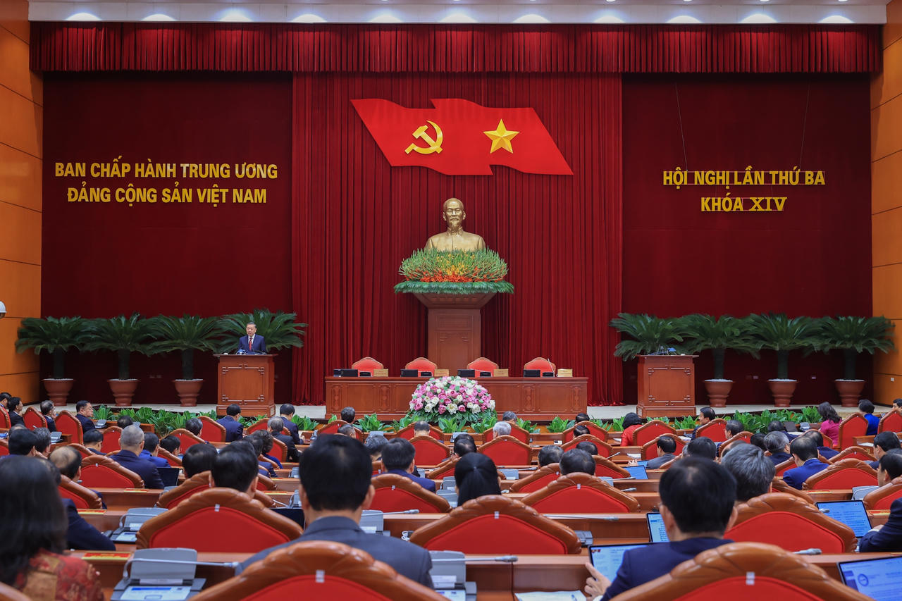 Bế mạc Hội nghị Trung ương 3 khoá XIV 