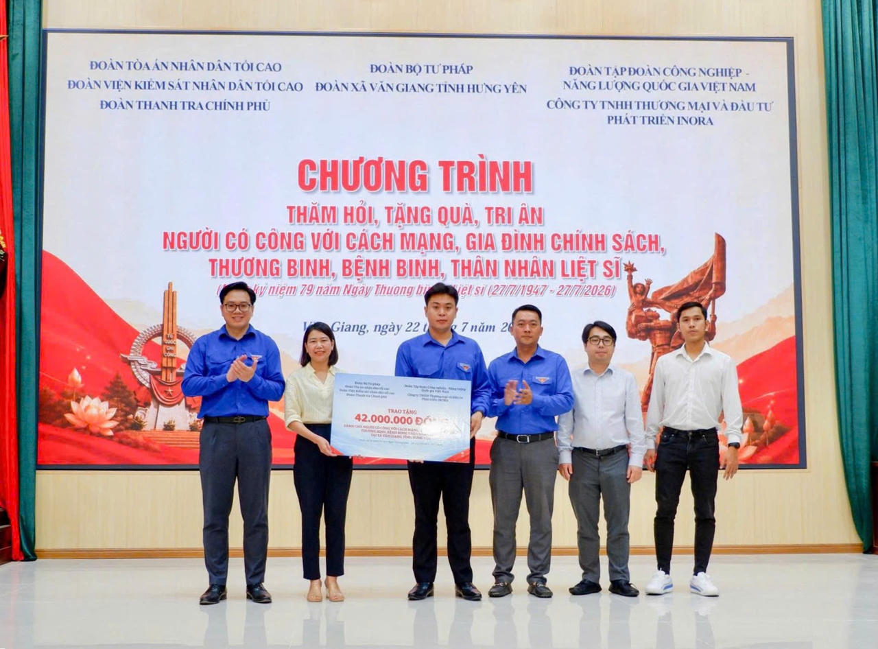 Tuổi trẻ Bộ Tư ph&aacute;p tri &acirc;n người c&oacute; c&ocirc;ng với c&aacute;ch mạng tại x&atilde; Văn Giang, tỉnh Hưng Y&ecirc;n