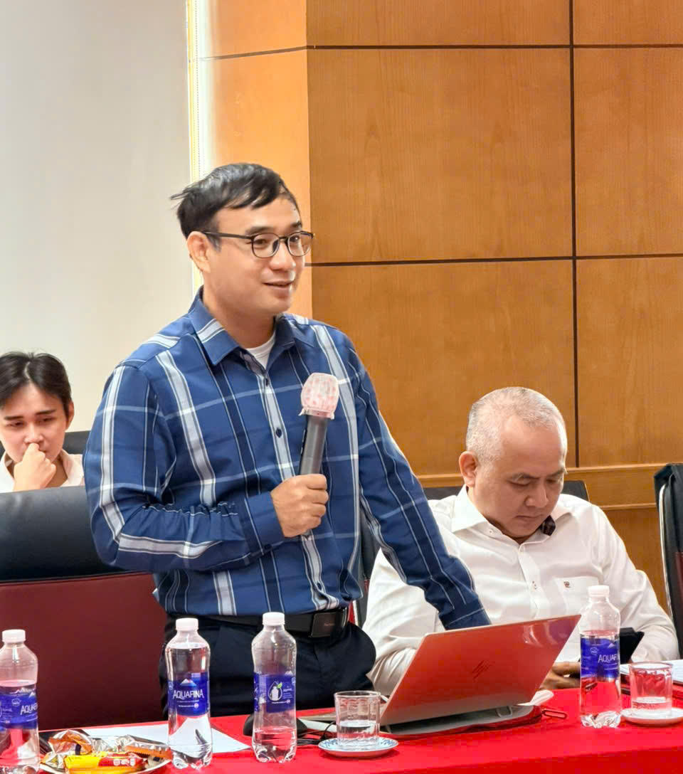 Các đại biểu đóng góp ý kiến. Ảnh : HVTP 