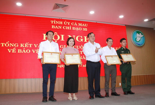 Tỉnh ủy Cà Mau tổ chức tổng kết và trao giải Cuộc thi chính luận về bảo vệ nền tảng tư tưởng của Đảng lần thứ V