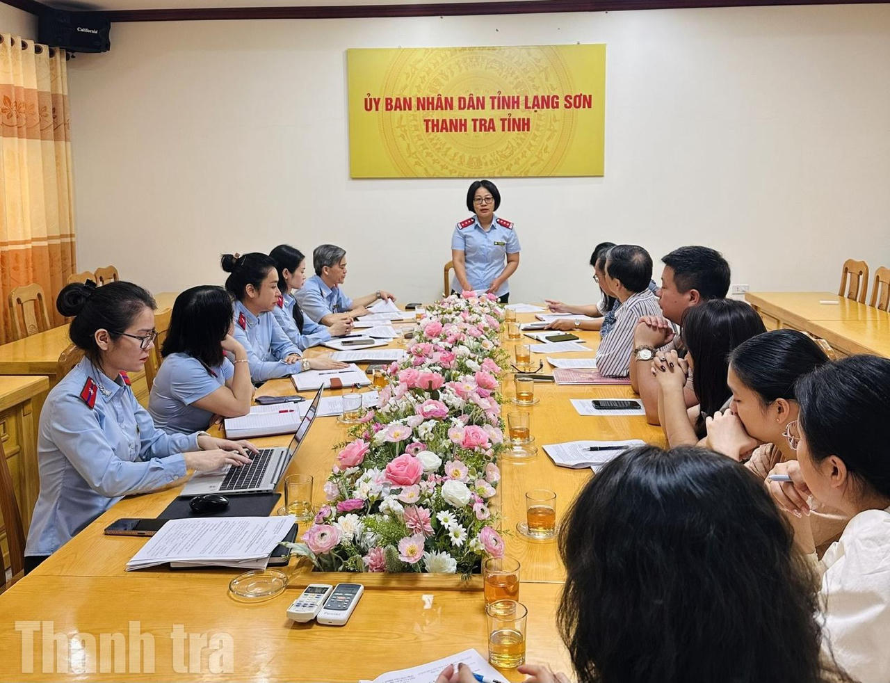 Thanh tra tỉnh Lạng Sơn công bố quyết định thanh tra tại một số công ty hoạt động kinh doanh lữ hành ngày 23/4/2026. Ảnh: PV