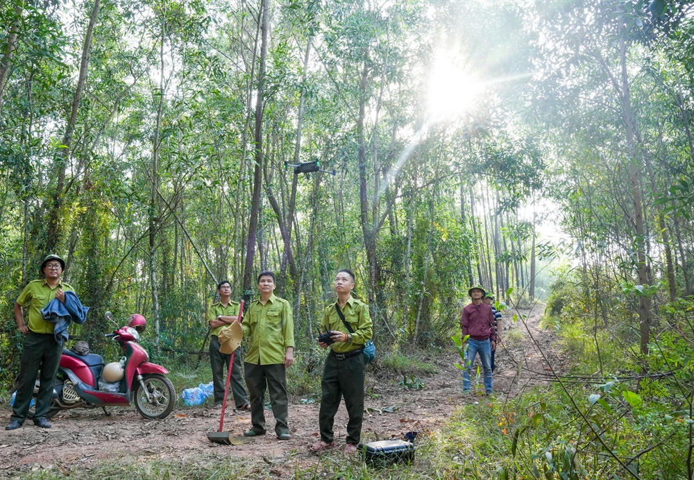 Lực lượng Kiểm lâm TP Huế ứng dụng công nghệ vào công tác quản lý, bảo vệ rừng. (Ảnh: Kiểm lâm TP Huế)