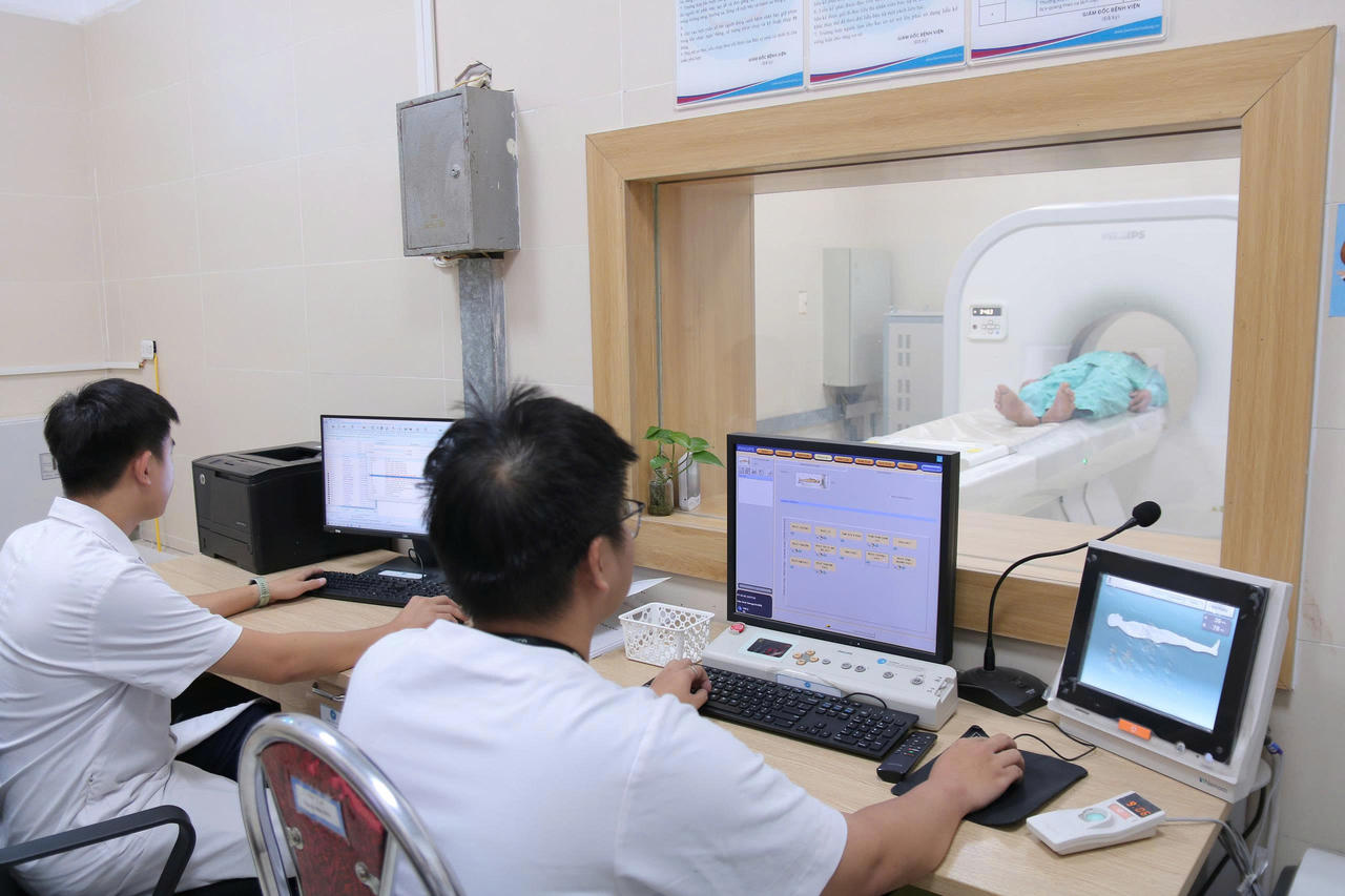 Phát triển dịch vụ khám bệnh, chữa bệnh theo yêu cầu gắn với bảo đảm quyền lợi người bệnh, công bằng trong tiếp cận dịch vụ, minh bạch về giá và tuân thủ quy định pháp luật. (Nguồn: Sở Y tế Hà Nội)