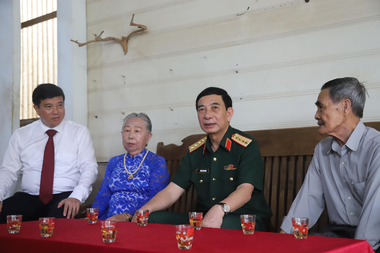 Phó Thủ tướng Phan Văn Giang thăm gia đình chính sách tại Lâm Đồng