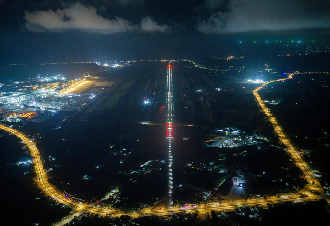 Làm xong đường băng 3.300m ở Phú Quốc trong 8 tháng