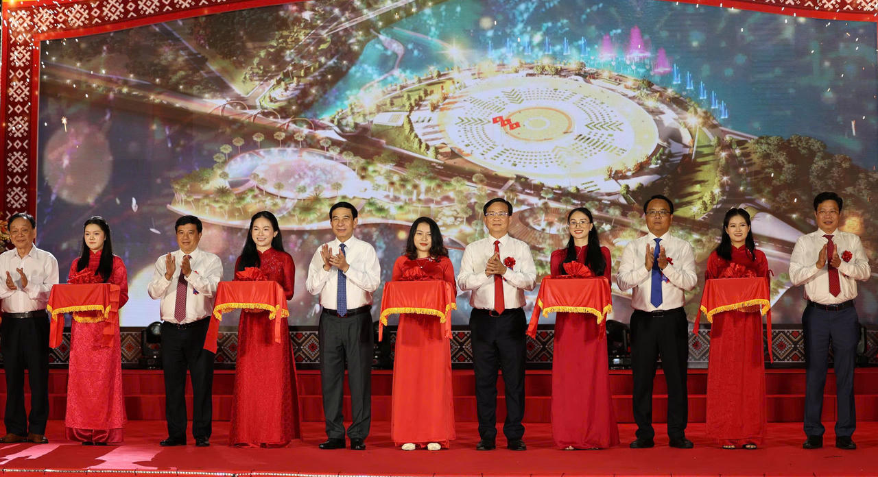 Khánh thành quảng trường lớn nhất khu vực Tây nguyên - Duyên hải Nam Trung Bộ