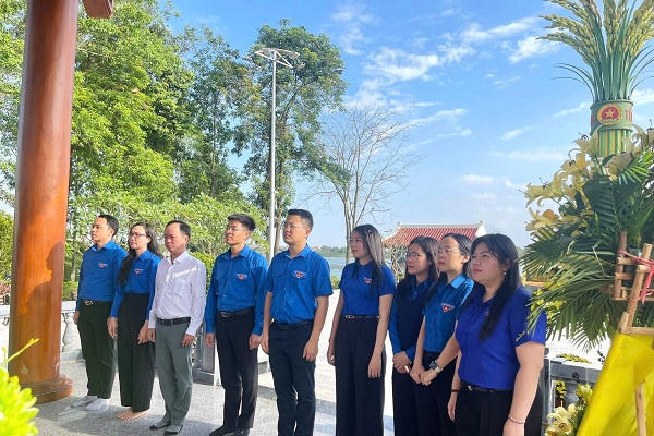 Bài 4: Khúc tráng ca nối hai quê hương
