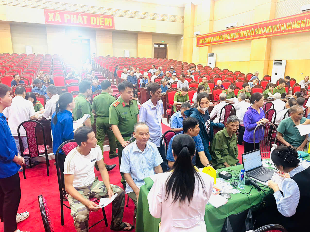 Công an xã Kim Sơn tích cực tổ chức thu nhận mẫu ADN của thân nhân liệt sĩ chưa xác định danh tính