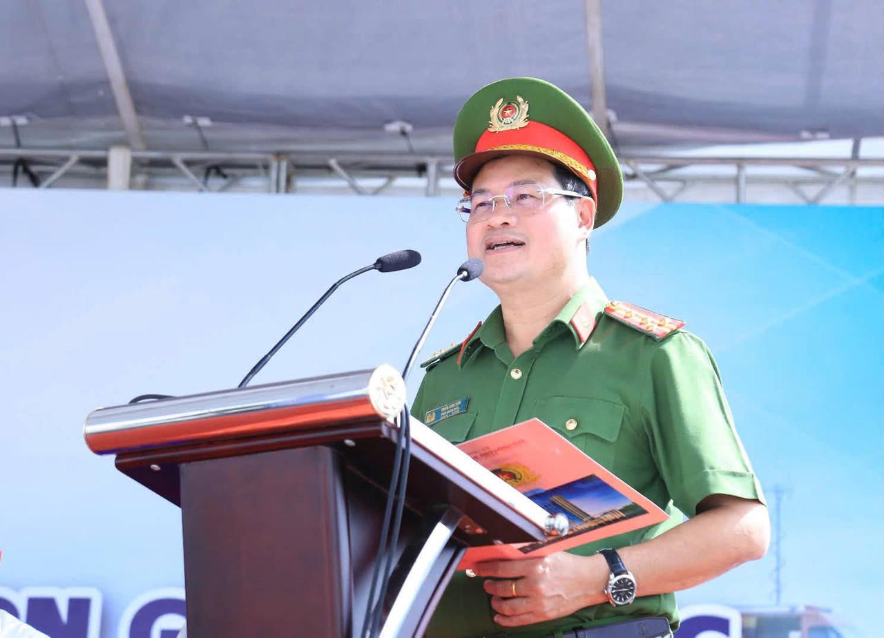 Đại tá Trần Anh Sơn, Phó Giám đốc Công an thành phố Đồng Nai, dự và chỉ đạo buổi diễn tập. Ảnh: CACC.