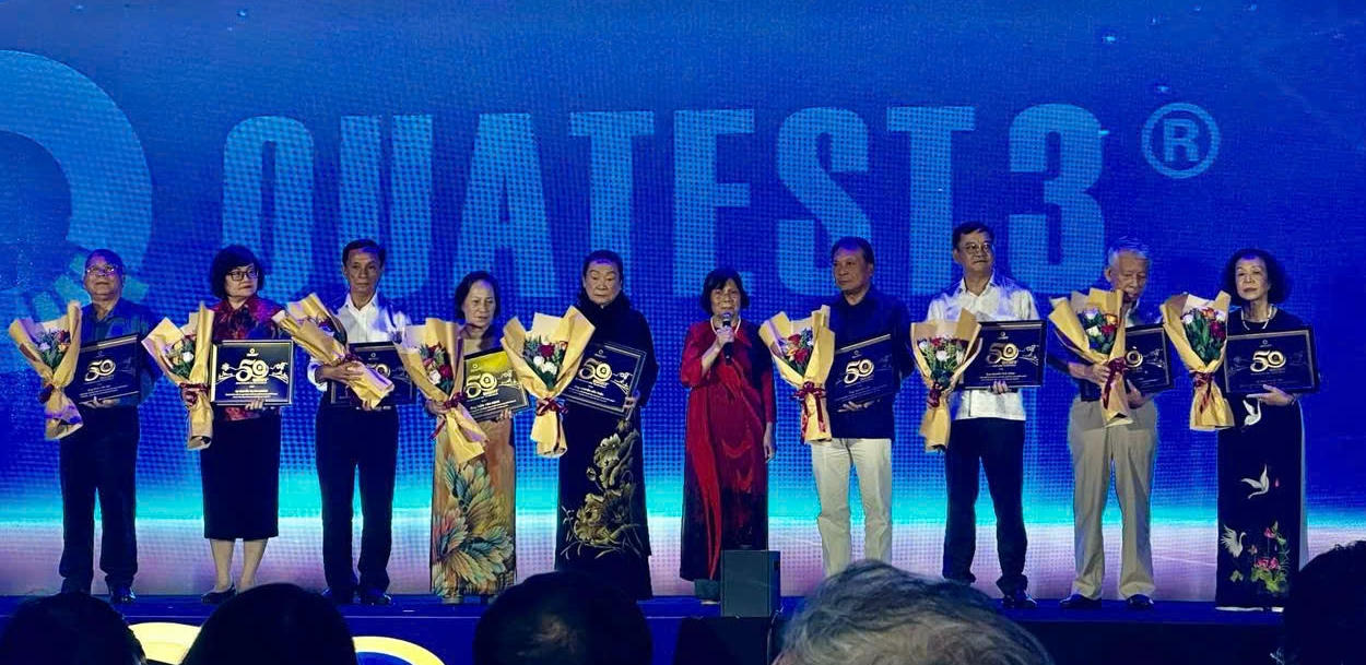 QUATES 3 tri ân nguyên lãnh đạo qua các thời kỳ. Ảnh: QUATES 3