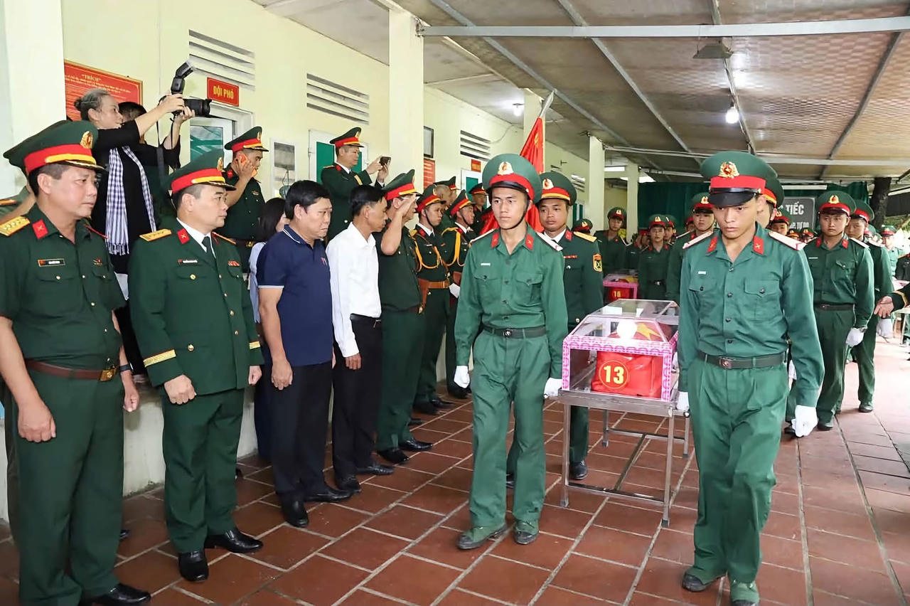 Tiễn đưa 34 hài cốt liệt sĩ về an nghỉ tại Nghĩa trang Liệt sĩ quốc gia Vị Xuyên

