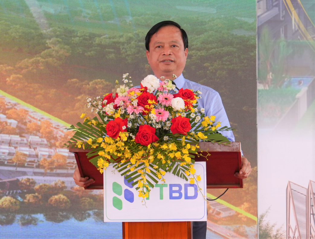 Phó Chủ tịch Thường trực UBND tỉnh Nguyễn Tuấn Thanh phát biểu tại lễ khởi công.