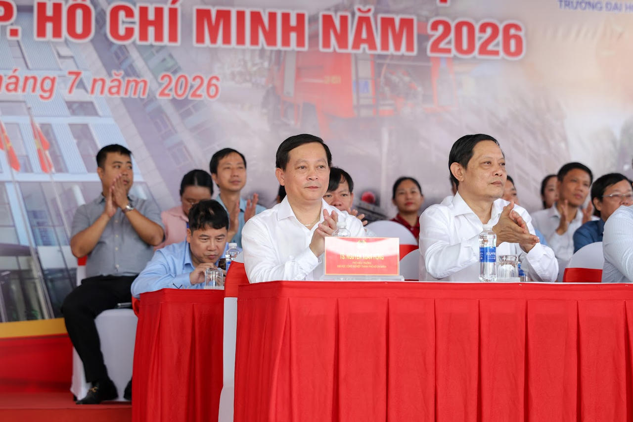 TS Nguyễn Xuân Hồng - Phó Hiệu trưởng Trường ĐH Công nghiệp TP HCM tham dự buổi diễn tập (Ảnh: Ban tổ chức).