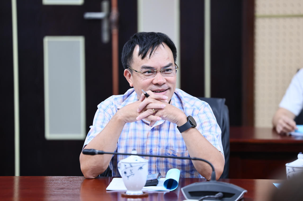 Ông Nguyễn Văn Viện chủ trì một hội thảo tại Trung tâm Khoa học và Công nghệ năm 2022.