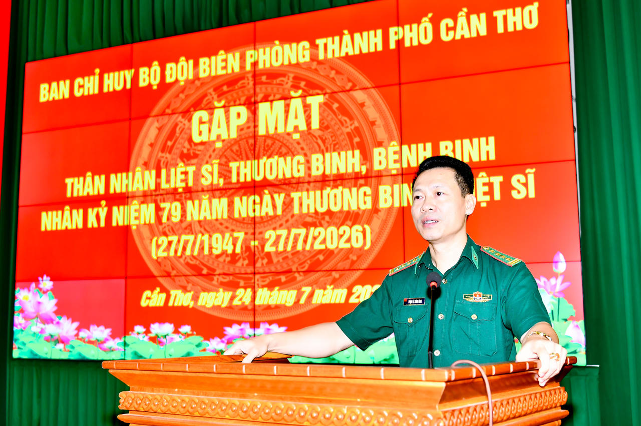 Đại tá Phạm Lê Xuân Bình - Chỉ huy trưởng BĐBP TP phát biểu tại buổi gặp mặt. Ảnh: Văn Long