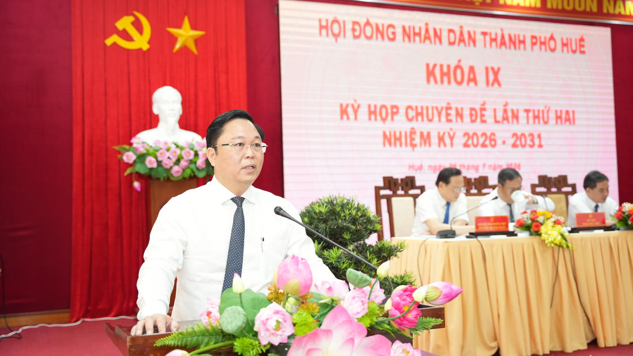 Tân Chủ tịch UBND thành phố Huế Lê Trí Thanh phát biểu. (Ảnh: Ng. Minh)